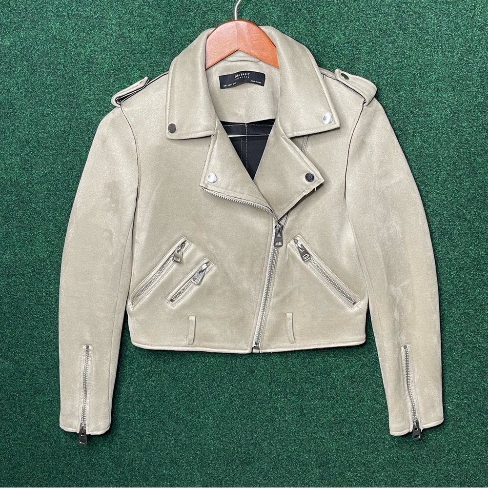 ZARA BASICS OUTERWEAR BIKER JACKET
FAUX SUEDE TAN/NUDE 
SIZE SMALL
